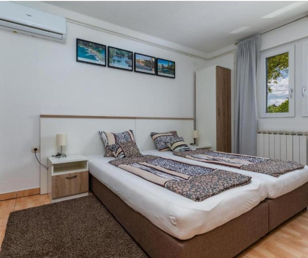 Apartment Karlovac Exteriör bild