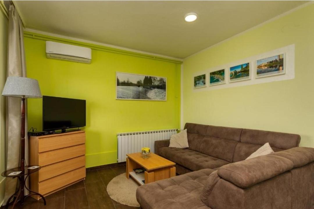 Apartment Karlovac Exteriör bild
