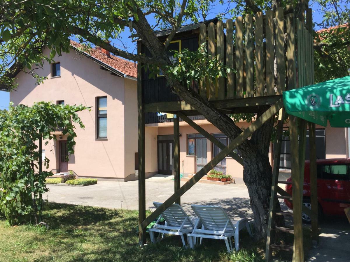 Apartment Karlovac Exteriör bild