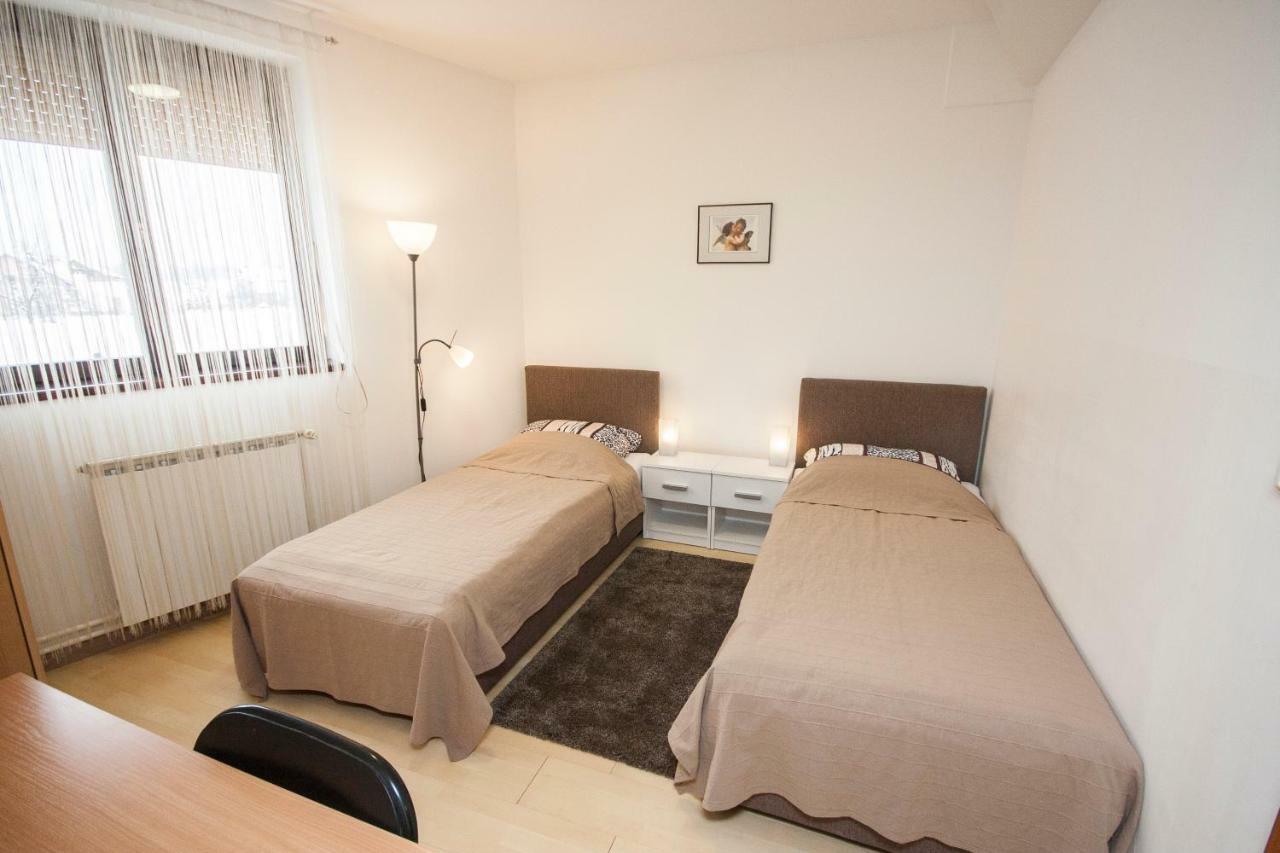 Apartment Karlovac Exteriör bild